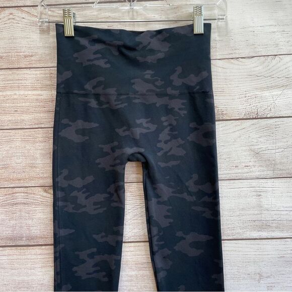 SPANX CAMOUFLAGE LEGGINGS - Picture 2 of 6